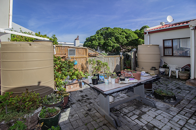 4 Bedroom Property for Sale in De Kelders Western Cape
